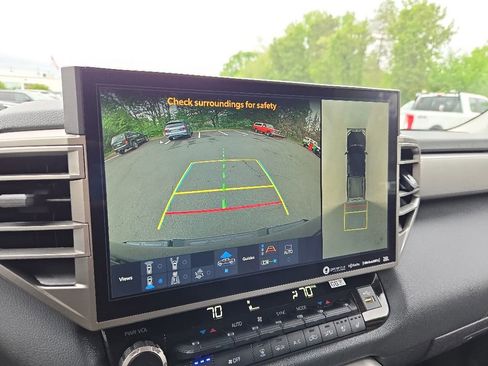 Used 2024 Toyota Tundra Limited AWD/4WD image 33