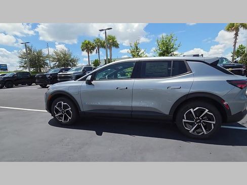 New 2026 Chevrolet Equinox EV LT FWD image 21