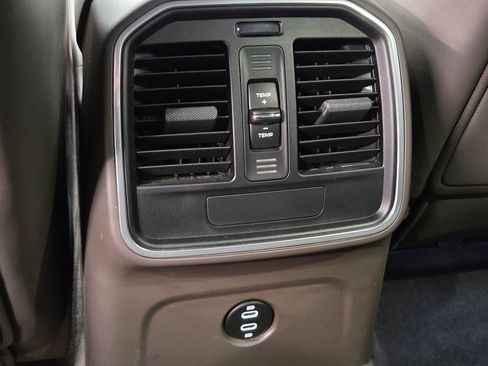 Certified 2023 Porsche Macan AWD/4WD image 11