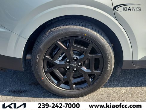 Certified 2025 Kia Carnival SX Prestige FWD image 9