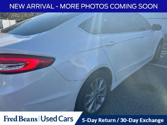 Used 2017 Ford Fusion SE w/ Fusion SE Technology Package FWD image 5