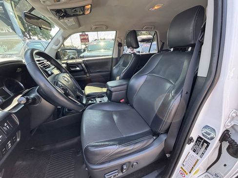 Used 2018 Toyota 4Runner TRD Off-Road AWD/4WD image 8