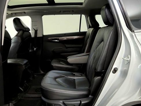 Used 2024 Toyota Highlander Platinum AWD/4WD image 31