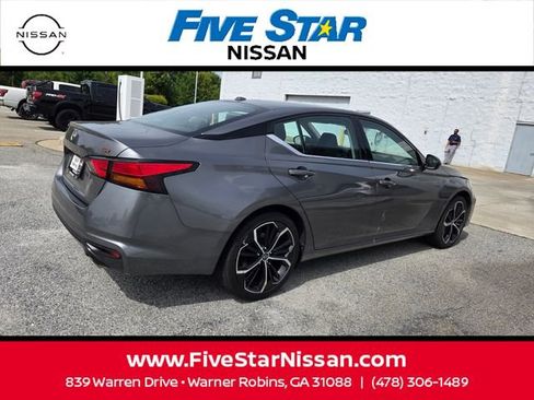 Used 2024 Nissan Altima 2.5 SR FWD image 15