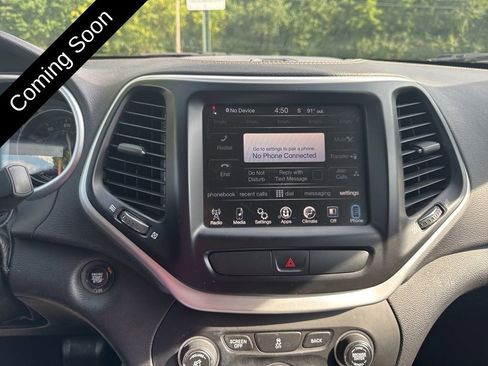 Used 2018 Jeep Cherokee Latitude Plus AWD/4WD image 15