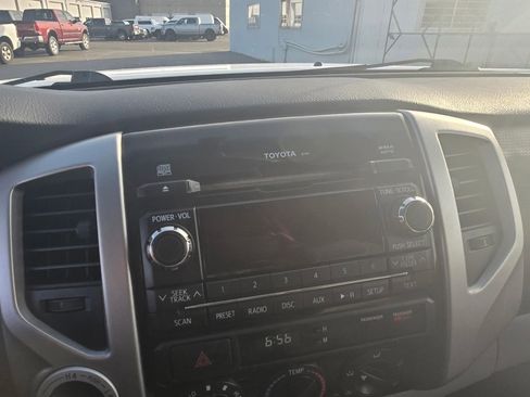 Used 2012 Toyota Tacoma 4x4 Double Cab w/ SR5 Pkg image 4