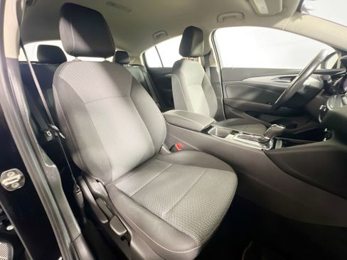 Used 2018 Buick Regal Preferred image 32