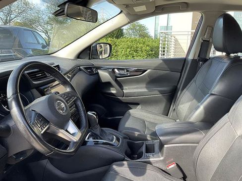 Used 2017 Nissan Rogue Sport SL w/ SL Premium Package AWD/4WD image 2