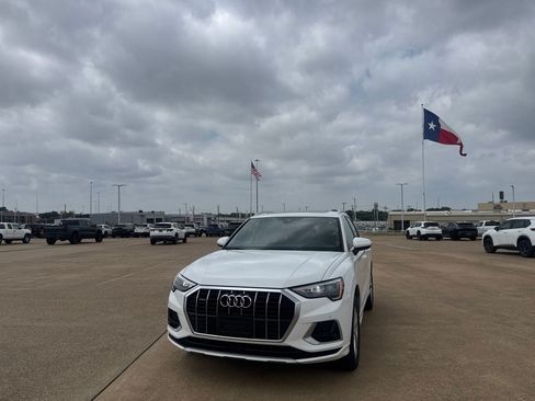Used 2020 Audi Q3 2.0T Premium w/ Convenience Package AWD/4WD image 6