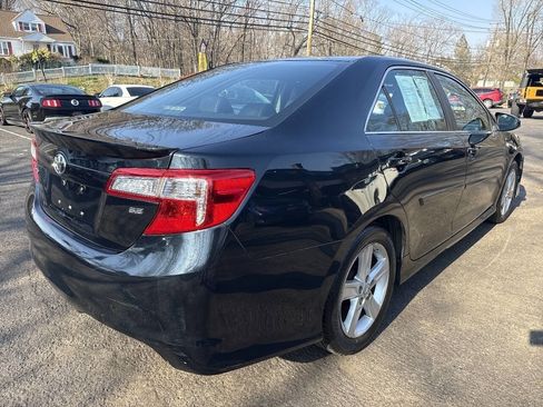 Used 2014 Toyota Camry SE image 3