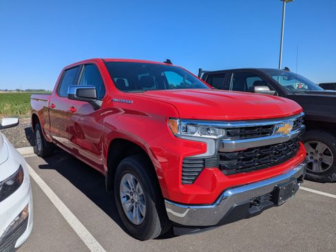 Certified 2024 Chevrolet Silverado 1500 LT w/ Convenience Package II AWD/4WD image 3
