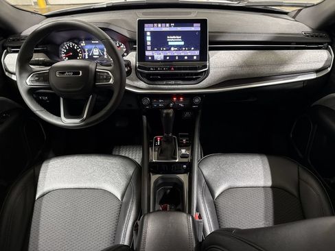 Used 2024 Jeep Compass Latitude w/ Altitude Special Edition AWD/4WD image 10
