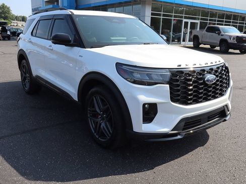 Used 2025 Ford Explorer ST-Line w/ Premium Package AWD/4WD image 2