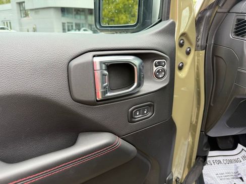 Used 2025 Jeep Wrangler Rubicon AWD/4WD image 22