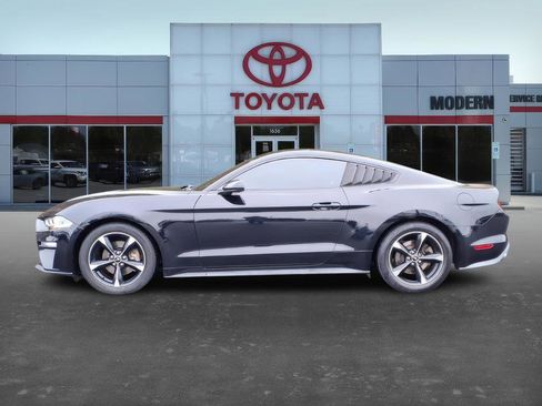 Used 2019 Ford Mustang Coupe image 2
