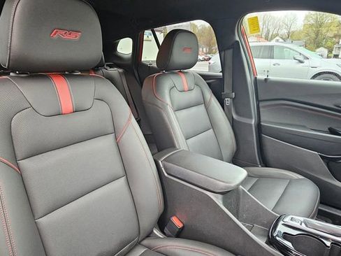 Used 2024 Chevrolet Trax RS w/ Sunroof Package FWD image 17