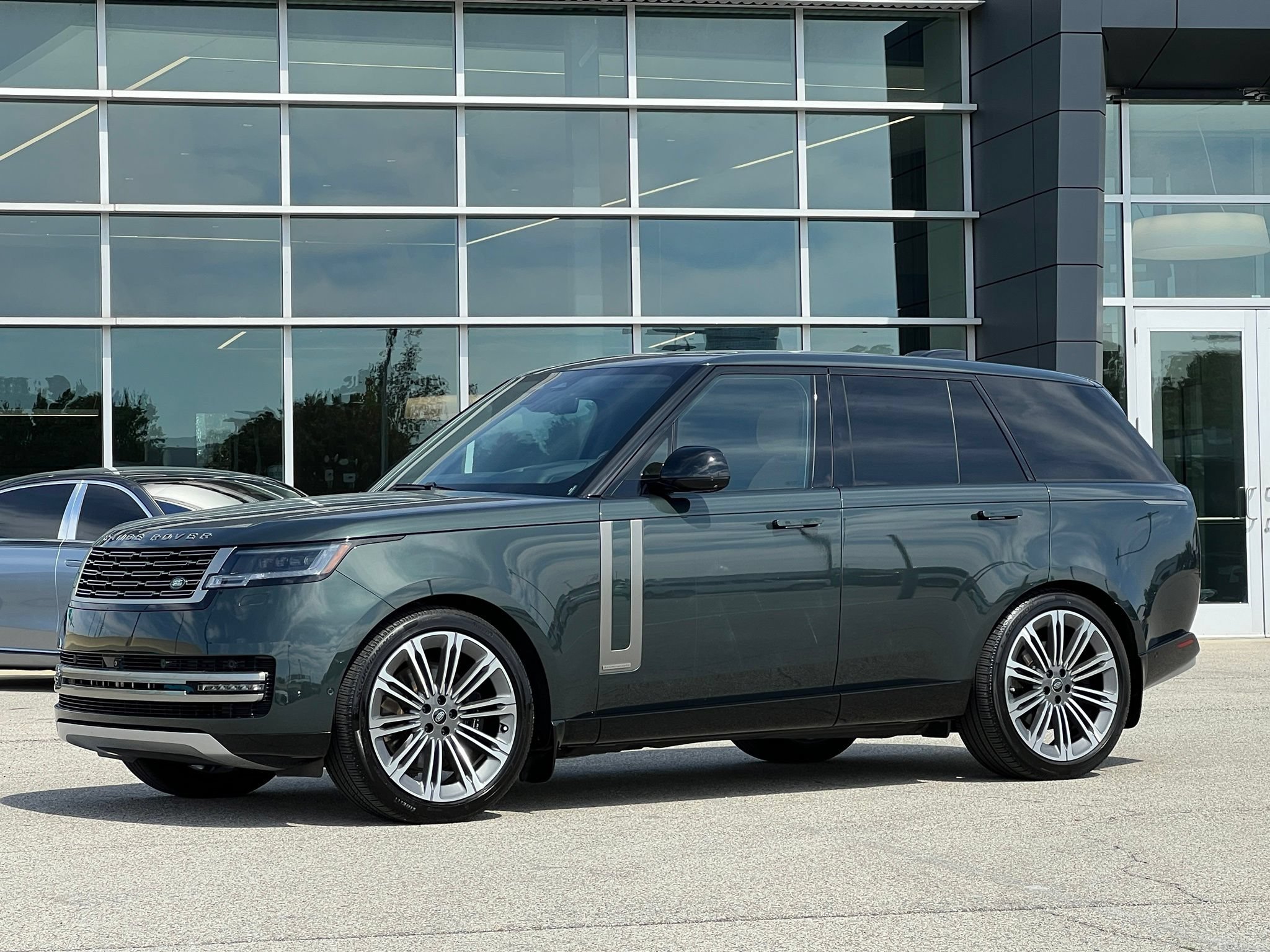 Used 2025 Land Rover Range Rover Autobiography AWD/4WD image 6