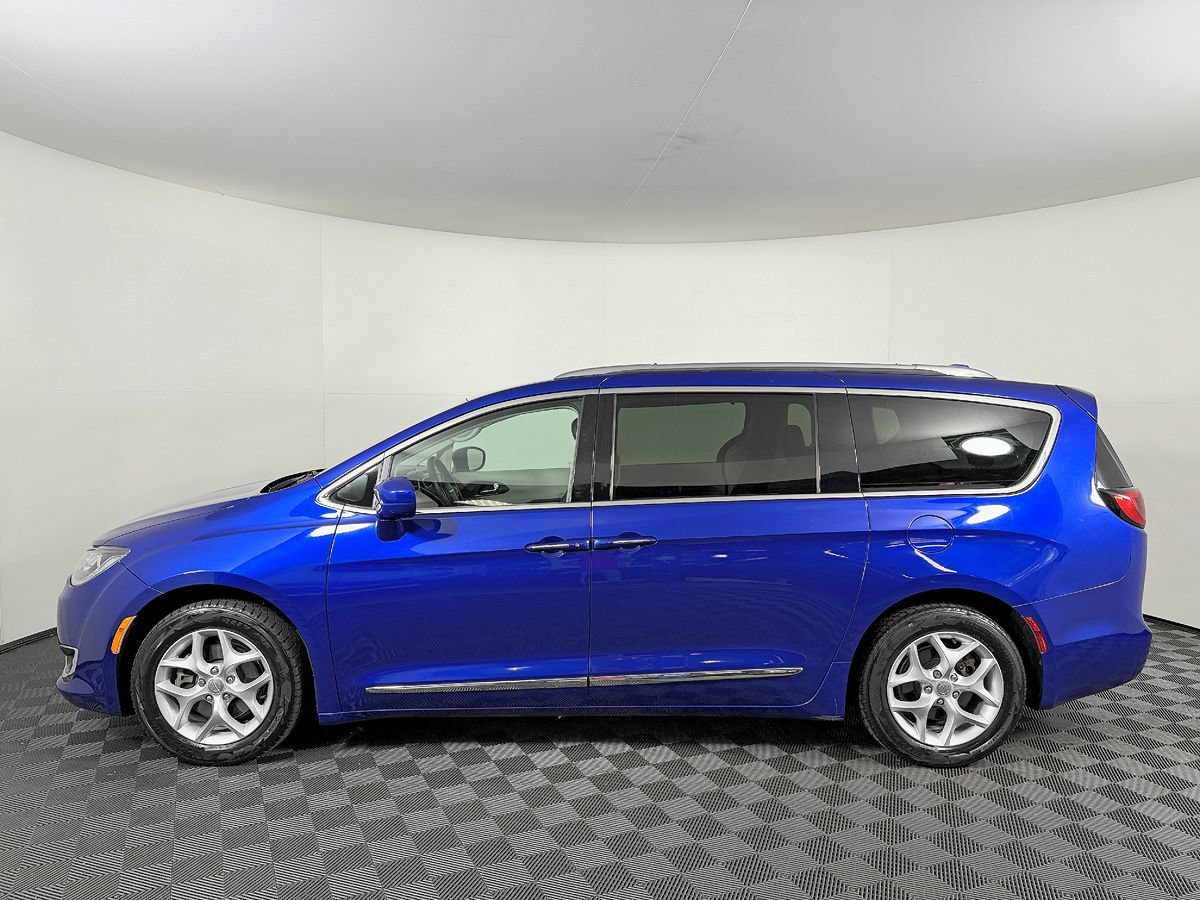 Used 2018 Chrysler Pacifica Touring-L w/ Tire & Wheel Group FWD image 16