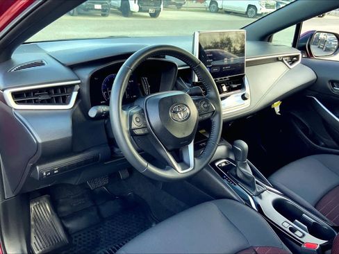 Used 2025 Toyota Corolla SE w/ SE Premium Package image 17