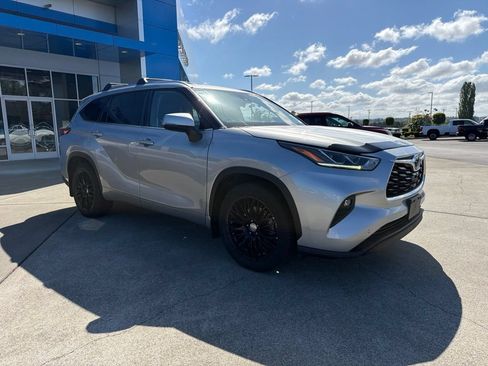 Used 2020 Toyota Highlander Limited AWD/4WD image 6