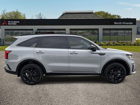 Used 2023 Kia Sorento SX image 2