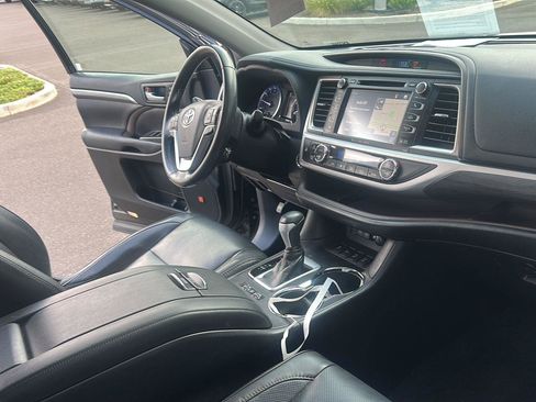 Used 2019 Toyota Highlander Limited AWD/4WD image 10