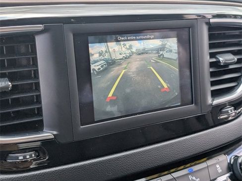 Used 2019 Chrysler Pacifica Touring Plus image 21