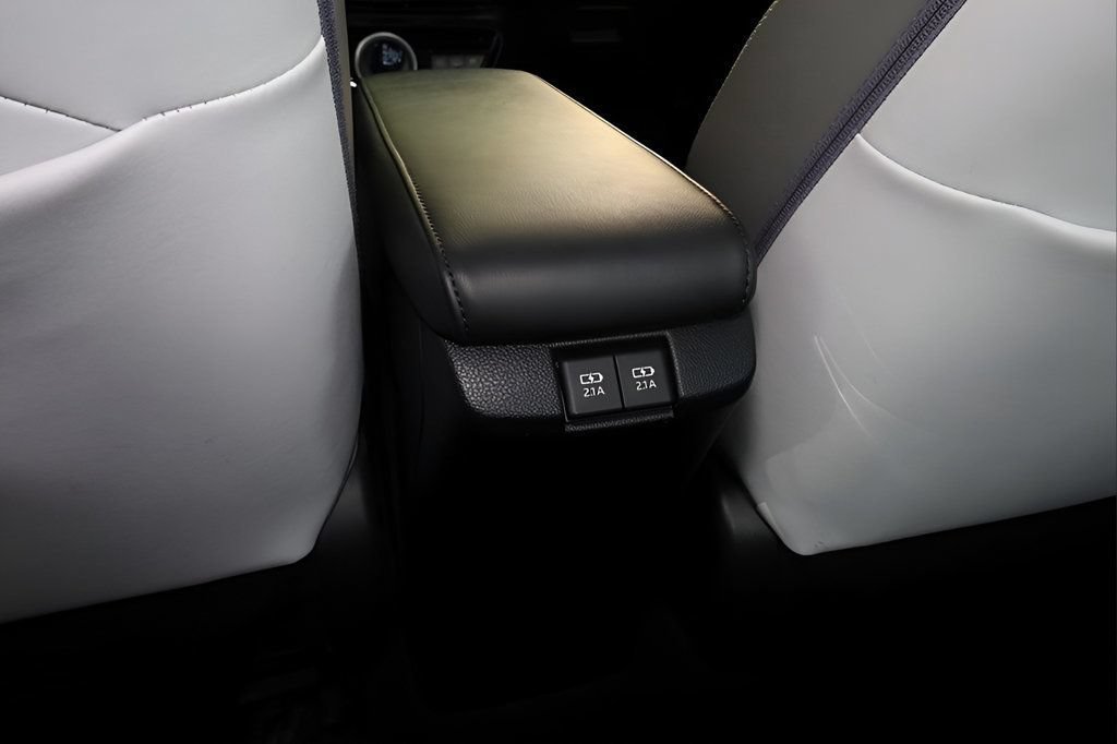 Used 2020 Toyota Prius Prime XLE FWD image 33