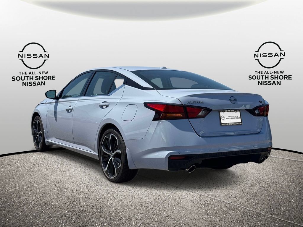 Certified 2025 Nissan Altima 2.5 SR w/ SR Premium Package FWD image 7