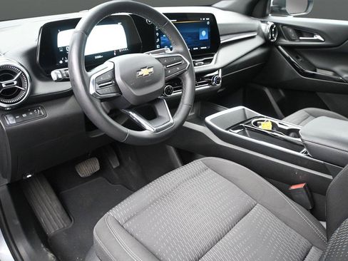 Used 2025 Chevrolet Equinox LT w/ Safety and Technology Package AWD/4WD image 2