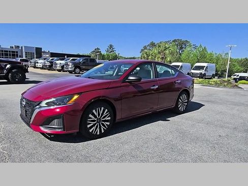 Used 2025 Nissan Altima 2.5 SV FWD image 39