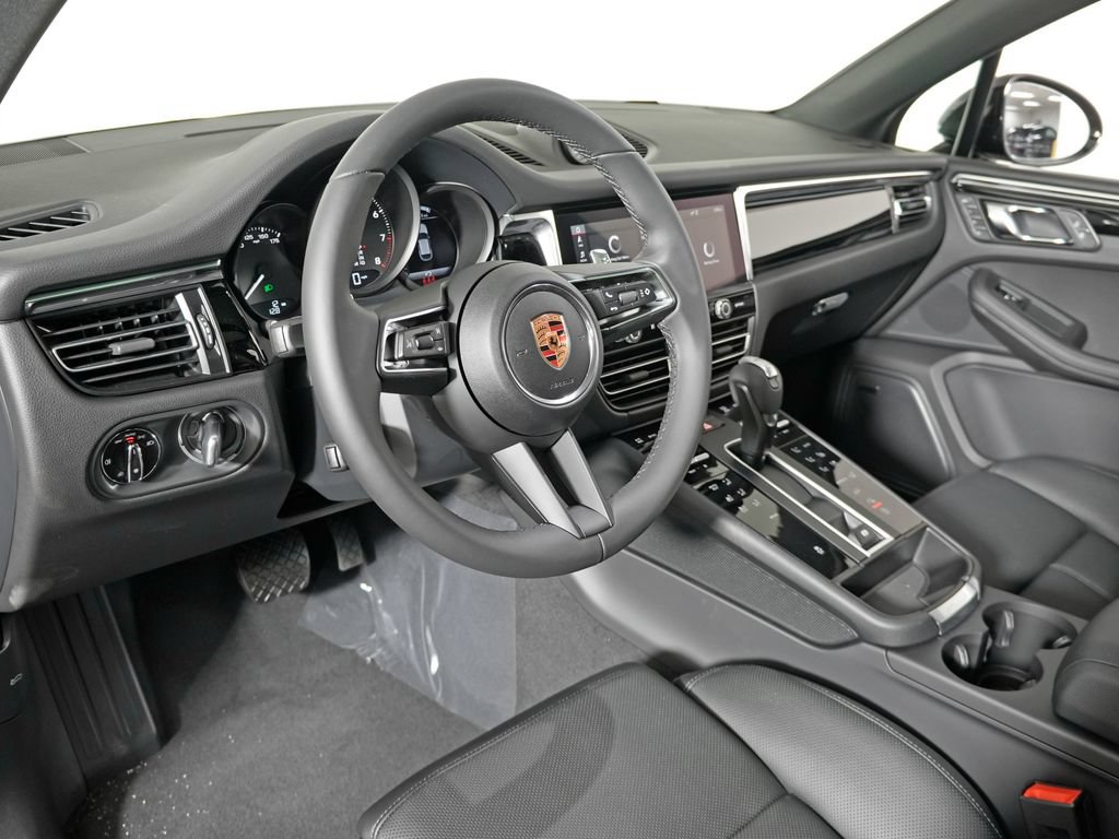 Used 2026 Porsche Macan AWD/4WD image 4