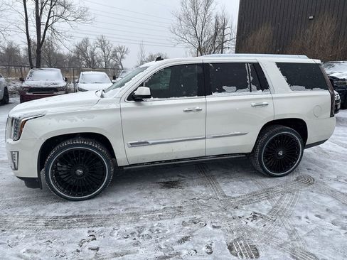 Used 2015 Cadillac Escalade Premium image 4