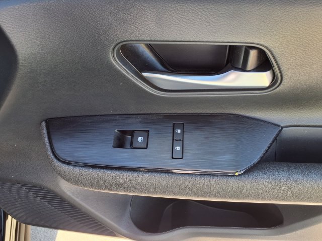 Certified 2025 Nissan Kicks SV AWD/4WD image 27