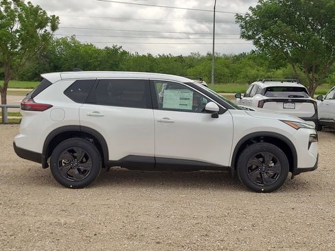 New 2026 Nissan Rogue SV FWD image 4