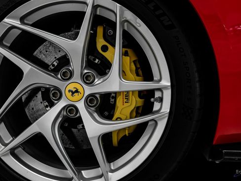 Used 2018 Ferrari 812 Superfast image 96