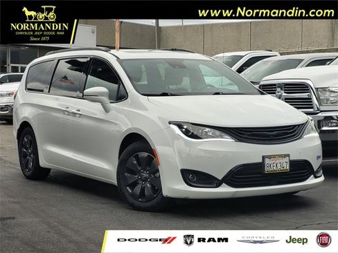 Certified 2019 Chrysler Pacifica Limited w/ Advanced Safetytec Group image 1