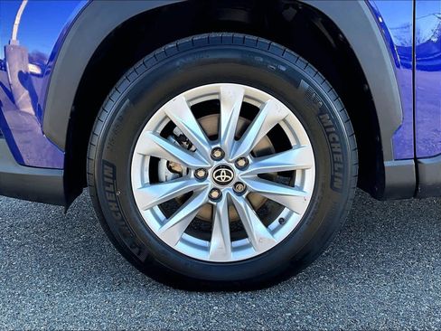 Used 2023 Toyota Corolla Cross LE image 7