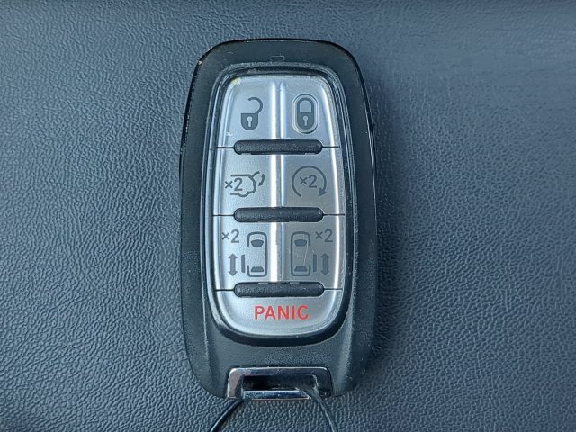 Certified 2025 Chrysler Pacifica Select FWD image 37