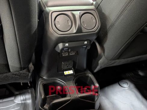 Used 2022 Jeep Wrangler Unlimited Sahara image 32