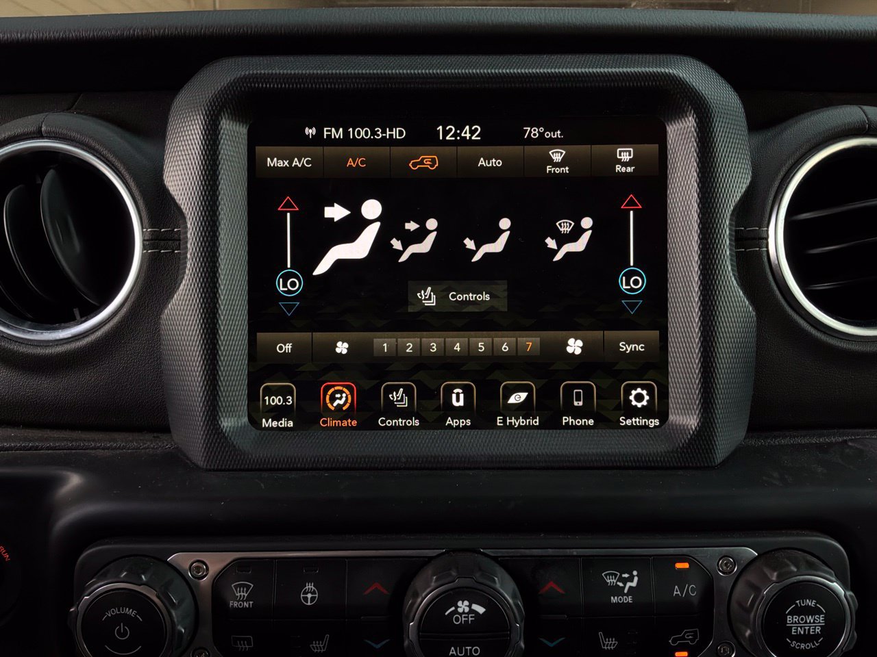 Used 2021 Jeep Wrangler Unlimited Sahara w/ Cold Weather Group AWD/4WD image 38
