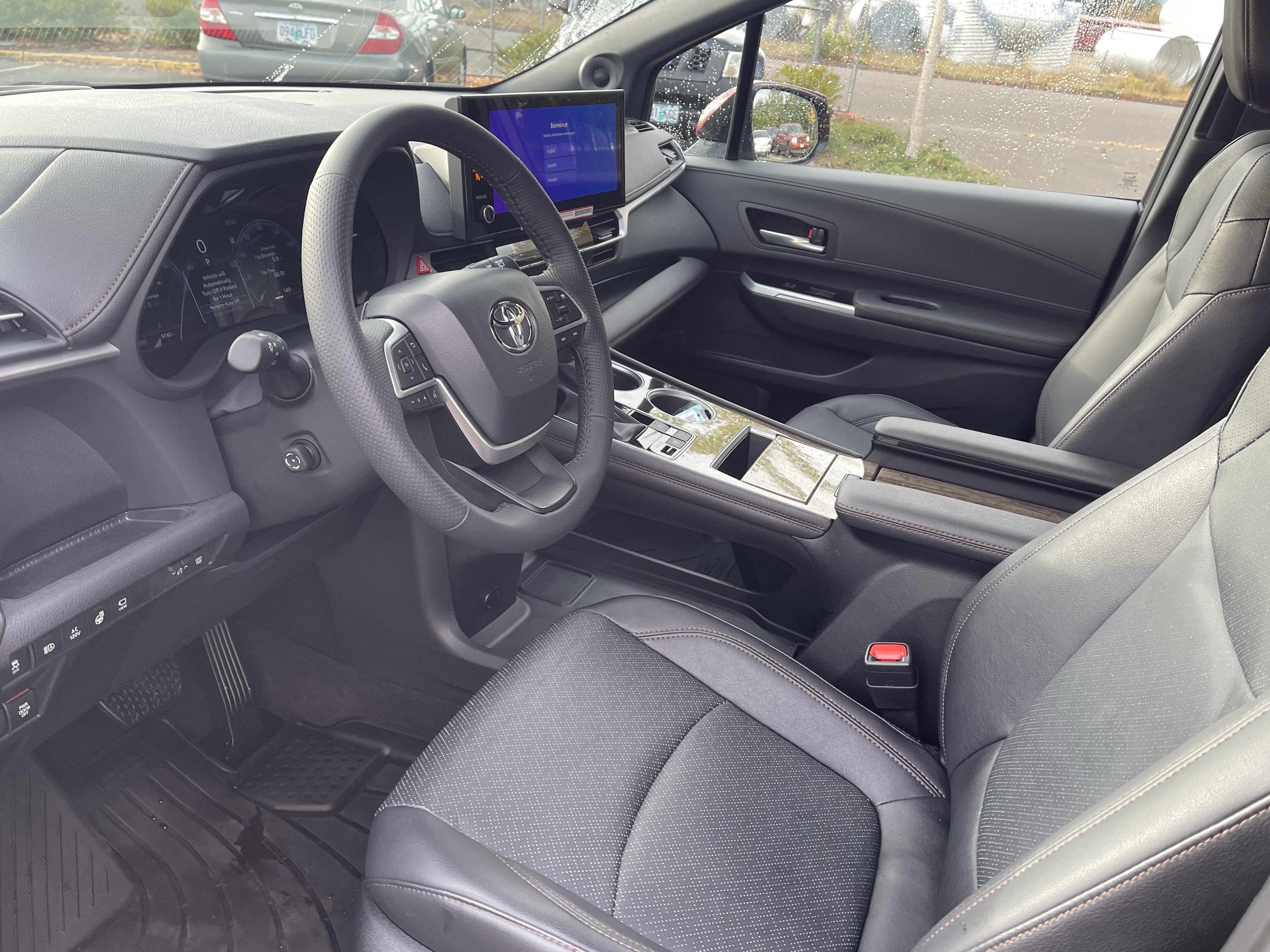 Used 2025 Toyota Sienna Platinum AWD/4WD image 10