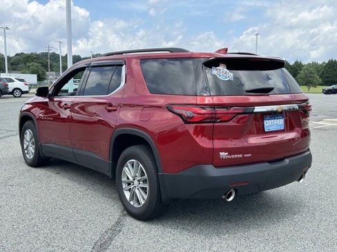 Used 2023 Chevrolet Traverse LT image 3