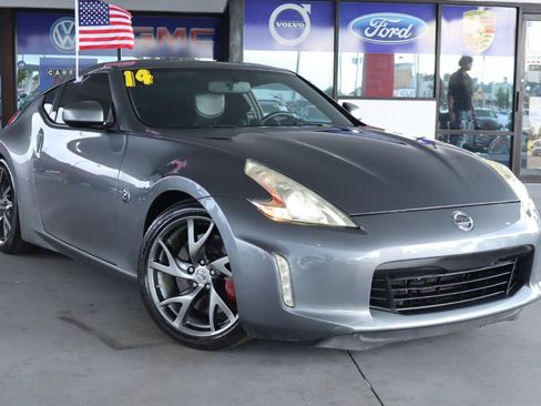 Used 2014 Nissan 370Z Touring w/ Sport Package RWD image 2