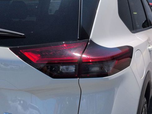 Used 2023 Nissan Rogue SV AWD/4WD image 11