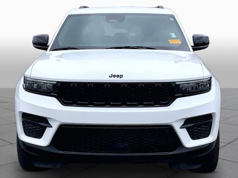 Used 2022 Jeep Grand Cherokee Altitude AWD/4WD image 5