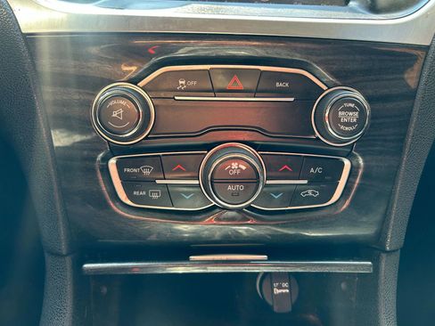 Used 2016 Chrysler 300 Limited RWD image 37