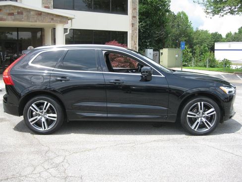 Used 2019 Volvo XC60 T5 Momentum w/ Premium Package FWD image 8