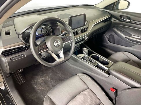Used 2024 Nissan Altima 2.5 SV image 21