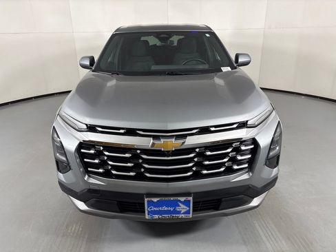 Used 2025 Chevrolet Equinox LT AWD/4WD image 3